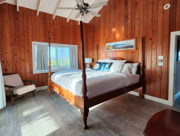 Luxurious Island Retreat with Breathtaking Views in Hope Town